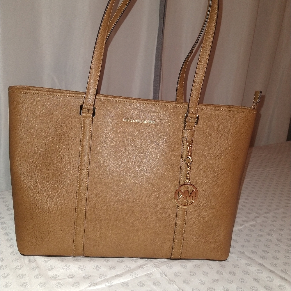 Micheal Kors Purse